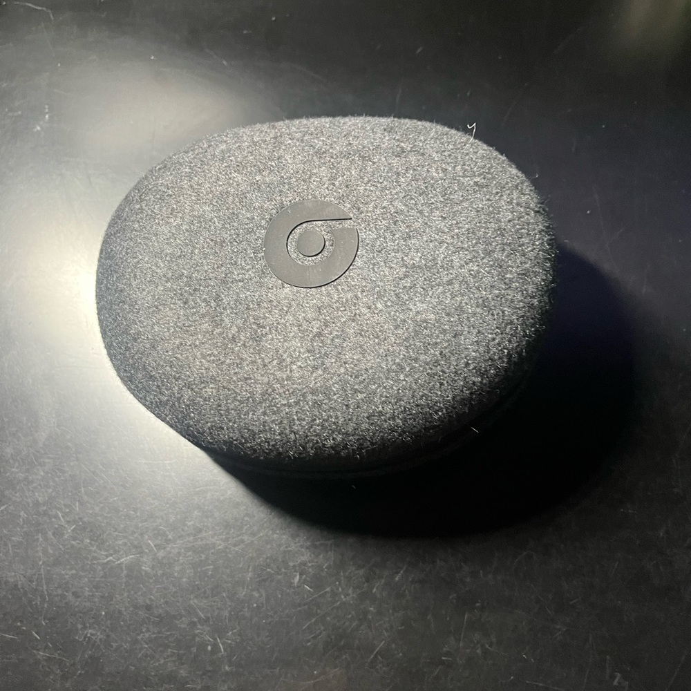 Headphones beat solo pro